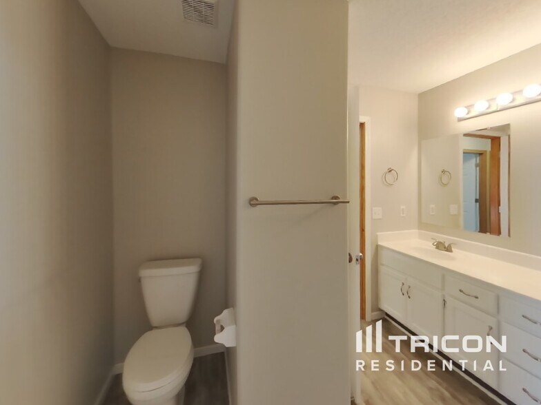 Building Photo - 2739 Zumbrota Cir NE