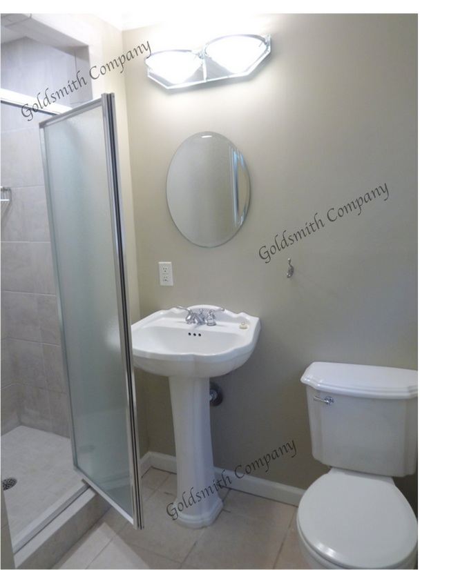 Building Photo - 4-Bedroom Spacious Home with 3 Full Baths ...