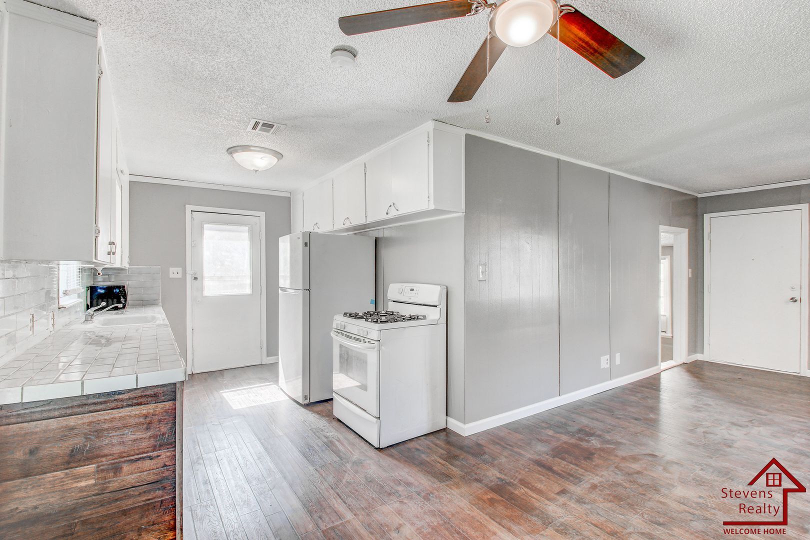 Building Photo - 1806 NW Lincoln Ave