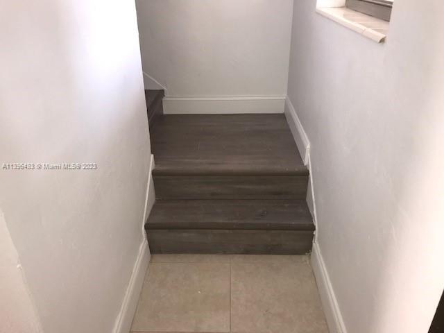 Building Photo - 1865 W 72nd St