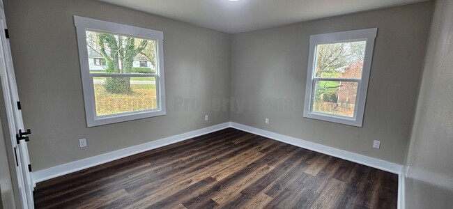 Building Photo - Newly Renovated 3 Bedroom, 2 Bath Brick Home!