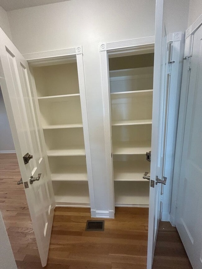 Building Photo - 9750 Newman St