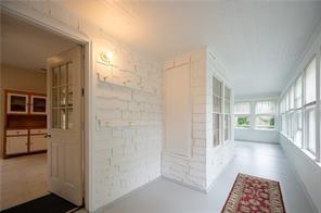 Building Photo - 10 Hendricks St