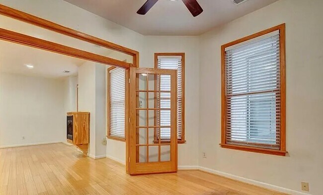 Building Photo - 520 W Olney Rd