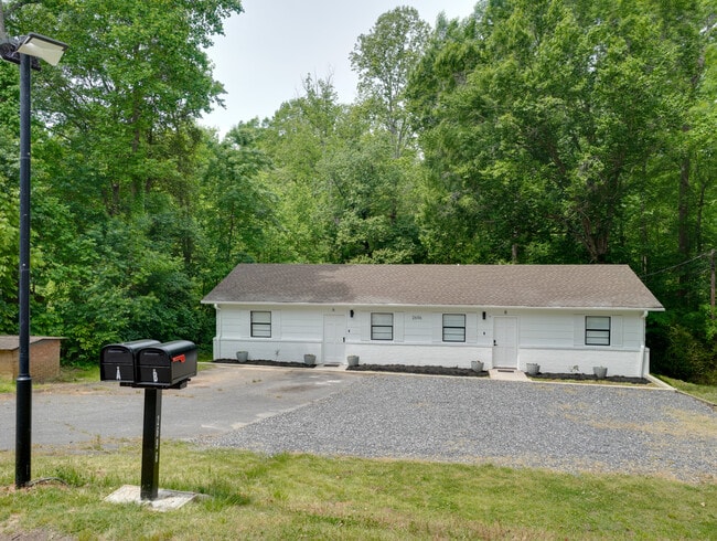 Building Photo - 2696 W View St