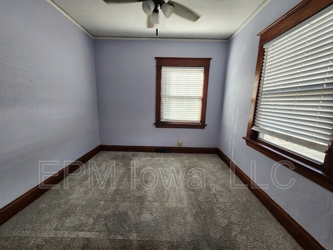 Building Photo - 1119 Maplewood Dr NE