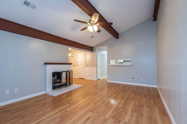Building Photo - 2 Bed | 1.5 Bath East Tulsa with Spacious Back yard!