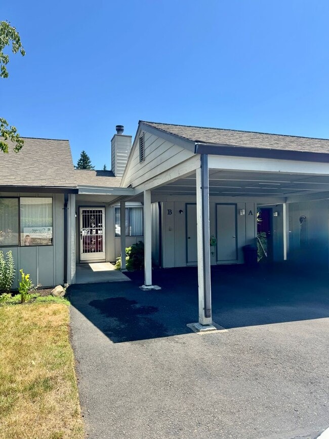 Building Photo - Salmon Creek Condo with Swim, hot tub and ...