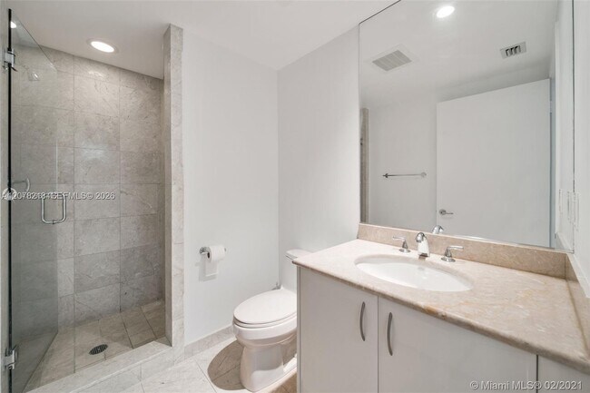 Building Photo - 1331 Brickell Bay Dr
