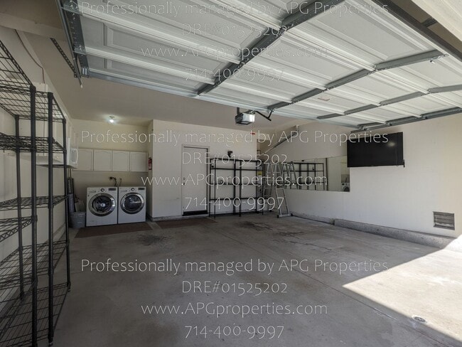 Building Photo - 3519 E Balmoral Dr