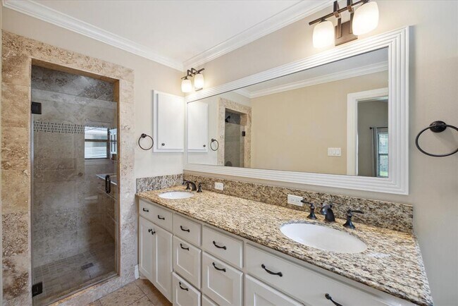 Building Photo - 3207 Aberdeen Way