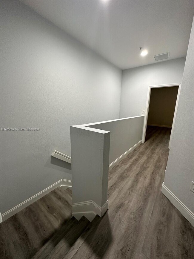 Building Photo - 155 SW 7th Ct