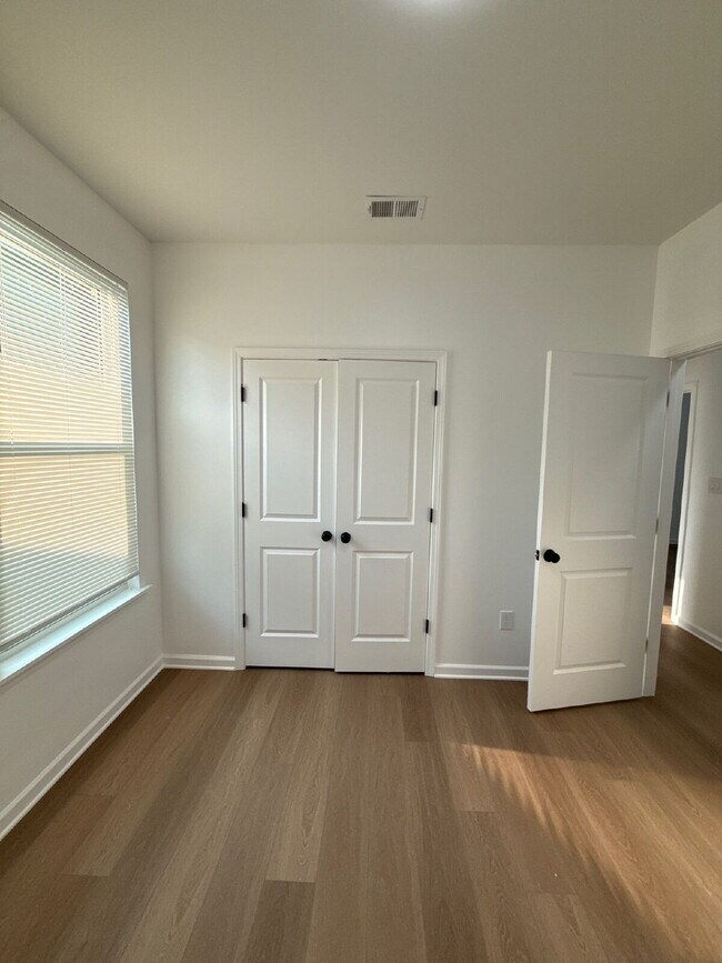 Building Photo - Fully Renovated Spacious 3BR in South Memphis – Section 8 Welcome