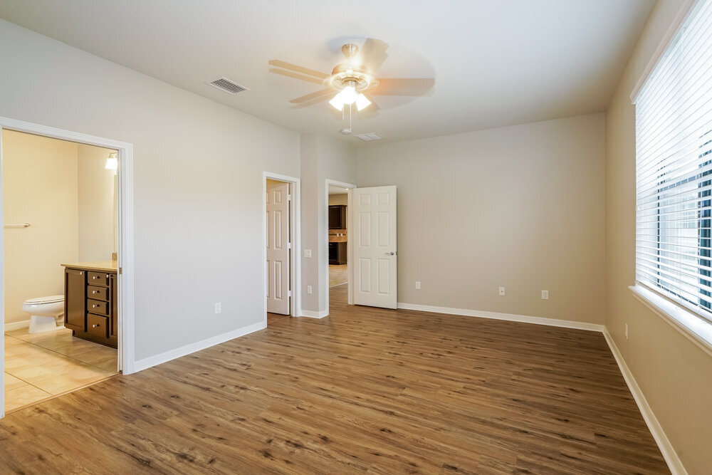 Building Photo - 2229 Landside Dr