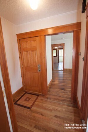 Building Photo - 15 Linden St