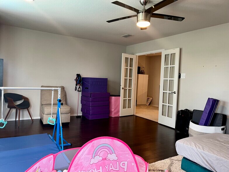 Building Photo - 2432 Whispering Pines Dr