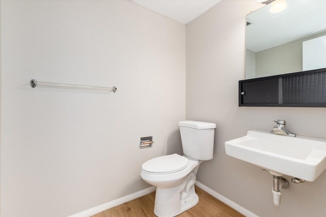 Building Photo - 7426 S Quince Ct