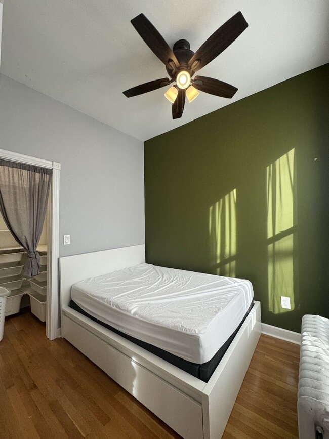 Building Photo - 1006 S Oakley Blvd