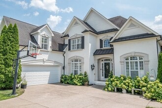 Building Photo - Luxury Living w/ Pool In Brentwood!