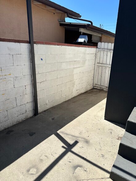 Building Photo - 386 Leslie Way