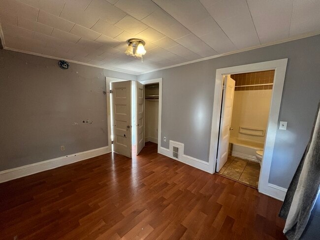 Building Photo - 34 Chestnut St