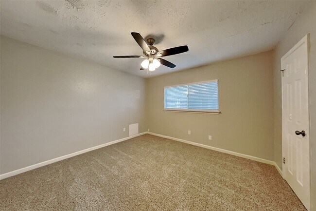 Building Photo - 11915 Fork Creek Dr