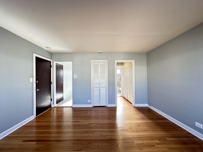 Building Photo - 6707 N California Ave