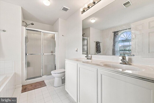 Building Photo - 209 Riding Path Dr
