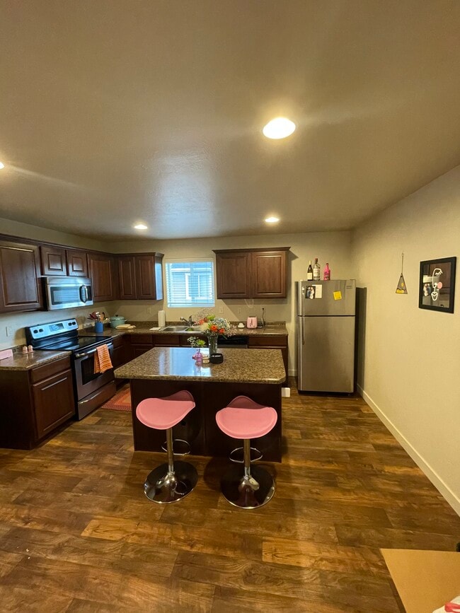 Building Photo - 412