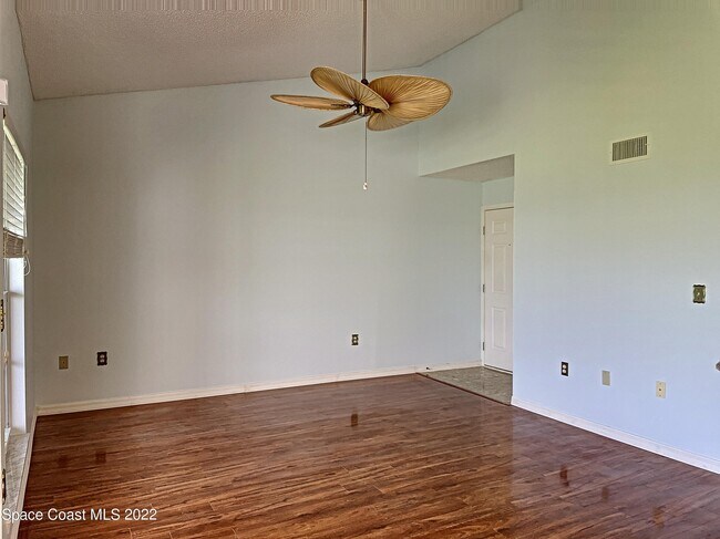 Building Photo - 7040 US-1