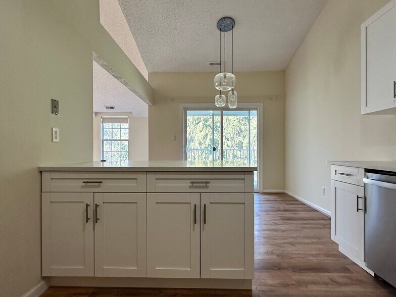 Building Photo - 203 Eagles Chase Dr