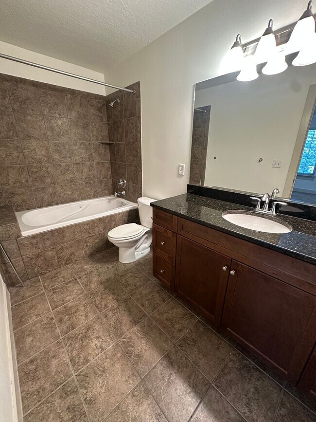 Building Photo - GET $1000 OFF THE FIRST MONTHS RENT!!!
