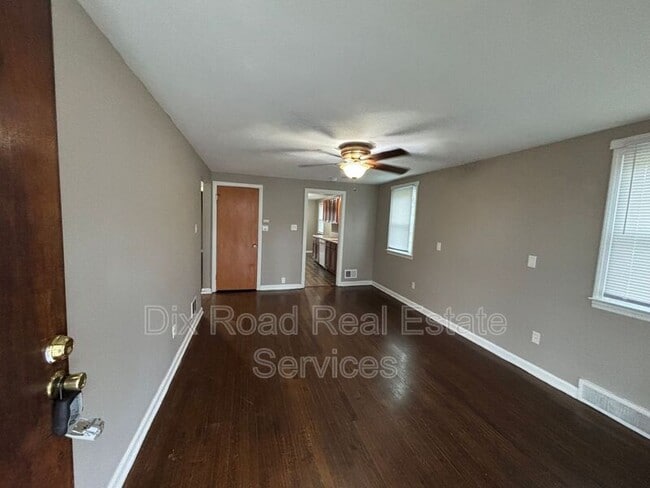 Building Photo - 1670 Darst Ave