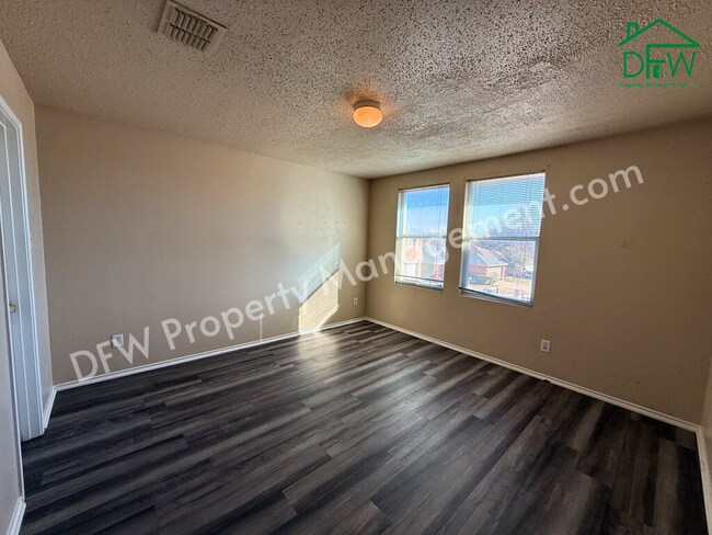 Building Photo - 2-Story 4 BR Home with Large Backyard & Game Room