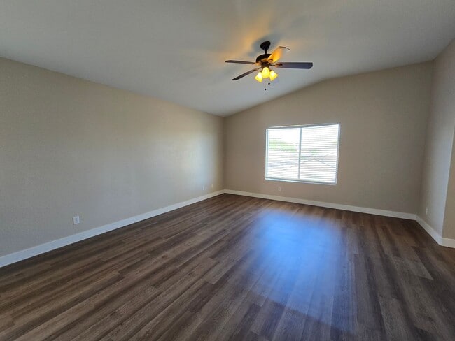 Building Photo - A Fabulous 5 Bedroom Home with 1 Bedroom and 3/4 Bathroom downstairs