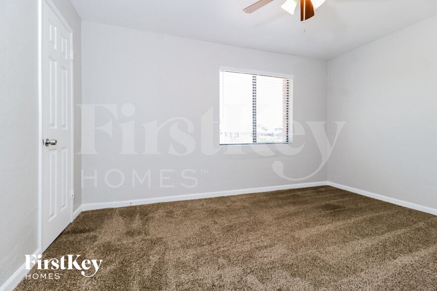 Building Photo - 806 E El Caminito Dr