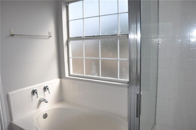 Building Photo - 1704 Parkfield Cove
