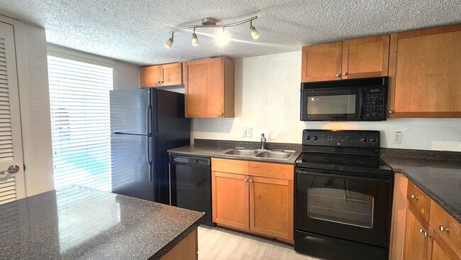 Building Photo - FOR RENT 2 BED 2 BATH SECOND FLOOR CONDO