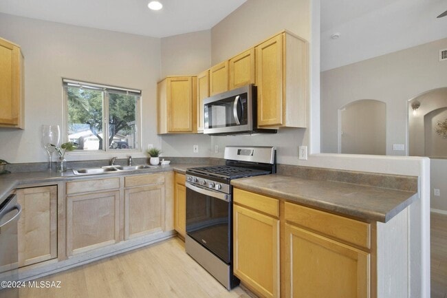 Building Photo - Gorgeous home in Rita Ranch