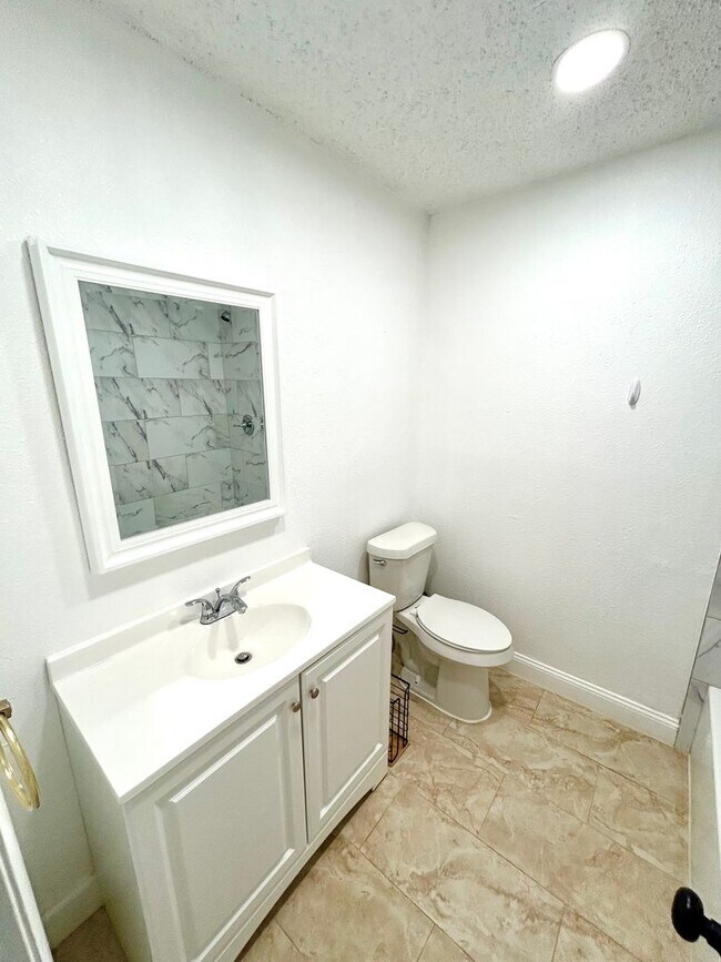 Building Photo - *COMING SOON* 3BR/2BA with Fireplace & 2-Car Garage!