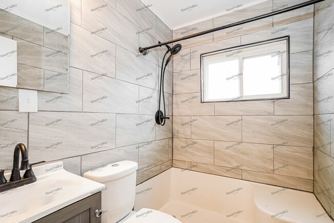 Building Photo - 94 Florence Ave