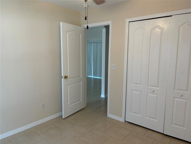 Building Photo - 985 Scenic View Cir
