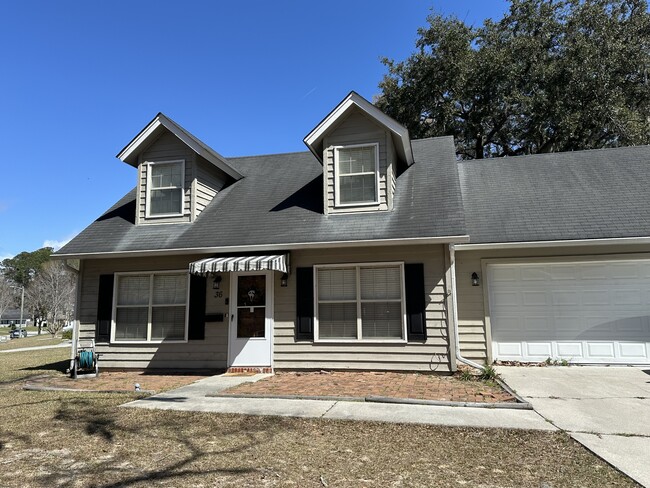 Building Photo - 36 Country Walk Dr