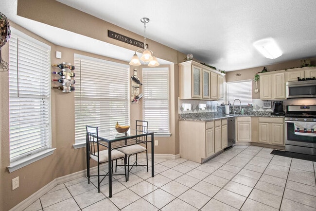 Building Photo - 12504 Sun Flare Dr