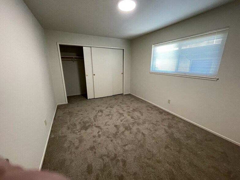 Building Photo - 2253 2nd Ave