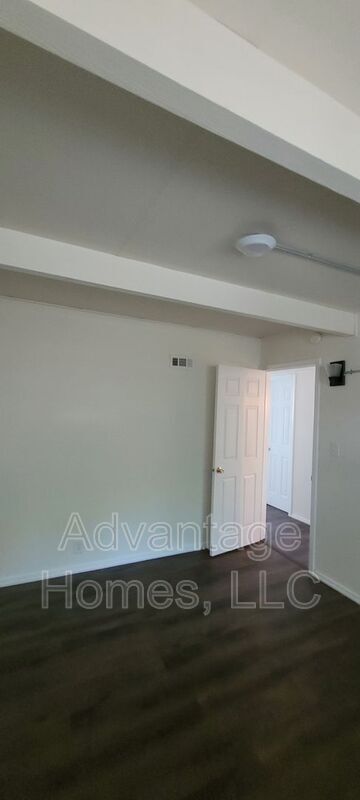 Building Photo - 936 N 71 St