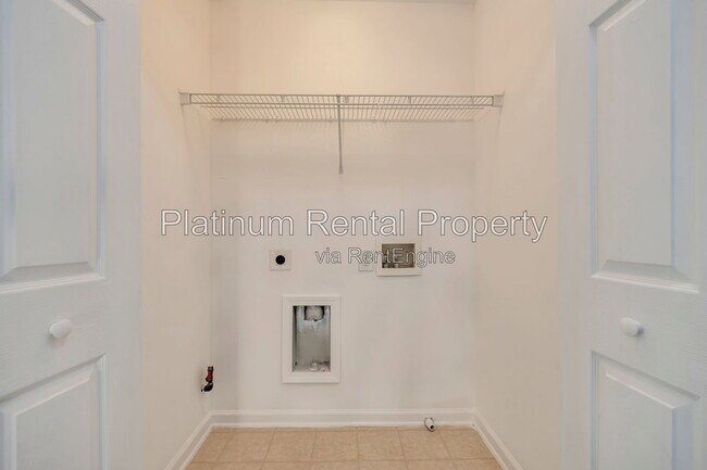 Building Photo - 221 Balaban Cir