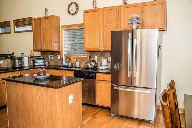 Building Photo - 1664 Boxwood Dr