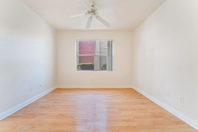 Building Photo - Move-in ready 2-bedroom 2-bath condo in th...