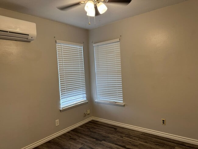 Building Photo - 245 Northview Dr